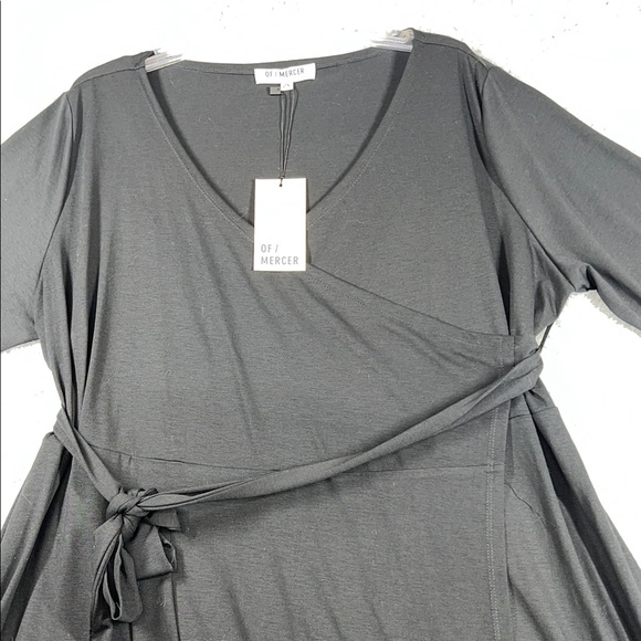 Elegant Black Long Sleeve Wrap Dress - Picture 4 of 10